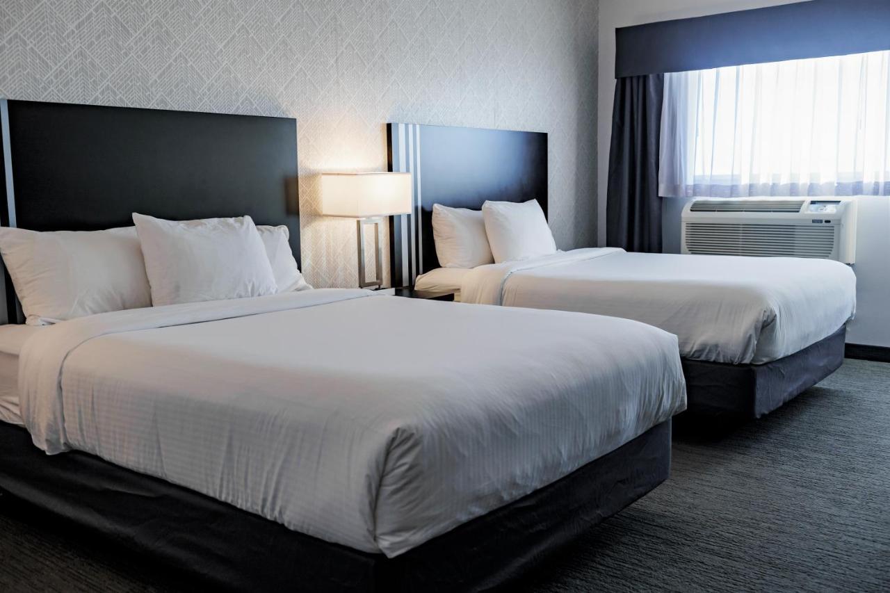 Park Inn By Radisson Edmonton Airport Leduc Bagian luar foto