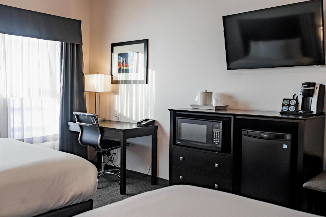 Park Inn By Radisson Edmonton Airport Leduc Bagian luar foto