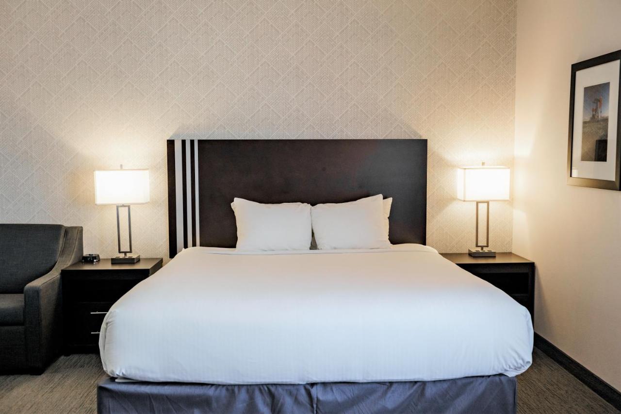 Park Inn By Radisson Edmonton Airport Leduc Bagian luar foto