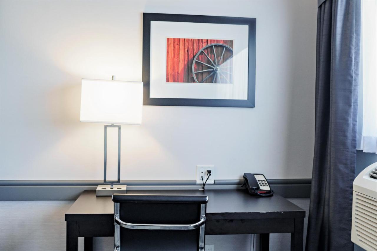Park Inn By Radisson Edmonton Airport Leduc Bagian luar foto