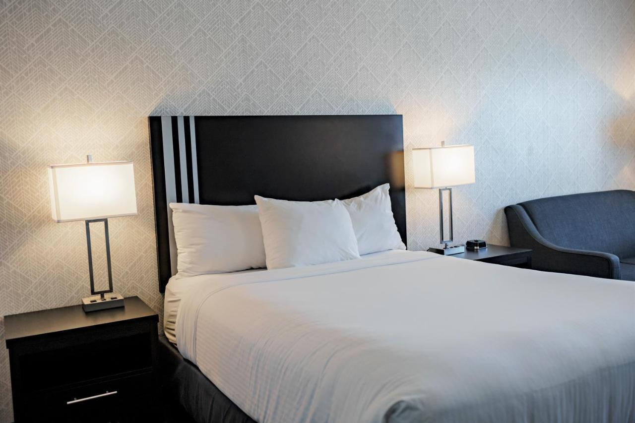 Park Inn By Radisson Edmonton Airport Leduc Bagian luar foto