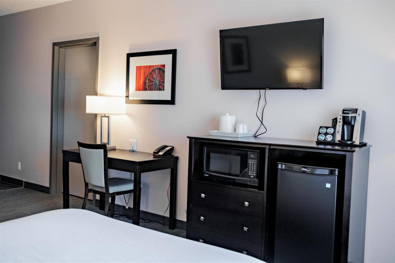 Park Inn By Radisson Edmonton Airport Leduc Bagian luar foto