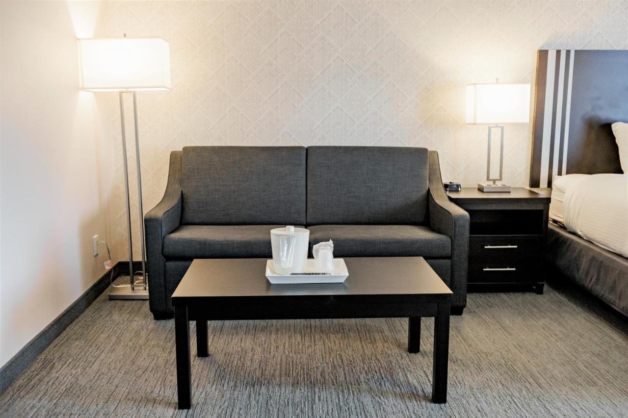Park Inn By Radisson Edmonton Airport Leduc Bagian luar foto